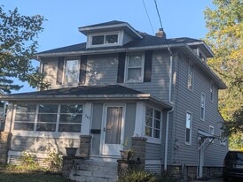 Building Photo - 353 N Chestnut St