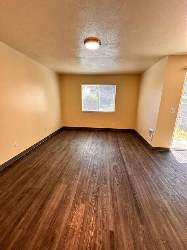 Building Photo - 2607 S Cloverleaf Loop