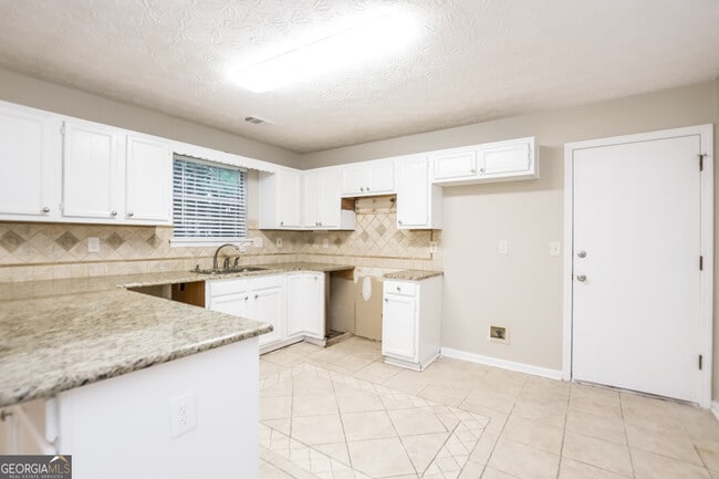 Building Photo - 430 Standing Rock Dr