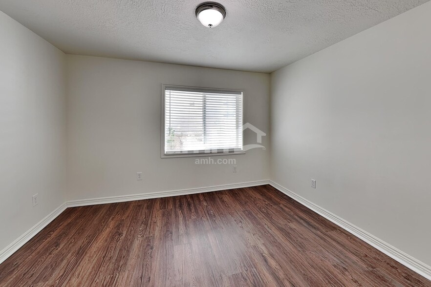 Building Photo - 4384 Maple Dr