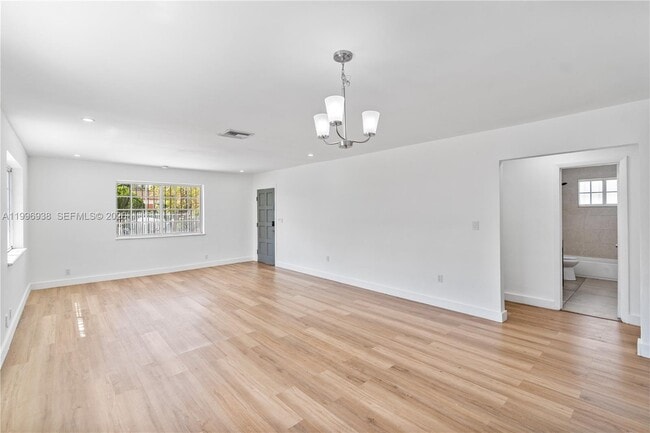 Building Photo - 361 E 39th St