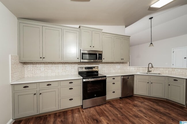 Building Photo - 6916 Meadow Ridge Dr