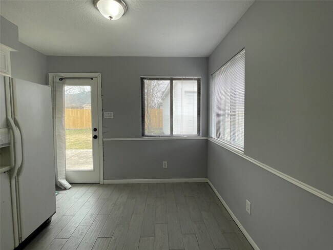 Building Photo - 7918 Midland Forest Dr