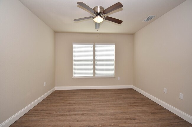 Building Photo - Luxury 3BR/3.5BA Townhome with Garage – Built in 2018