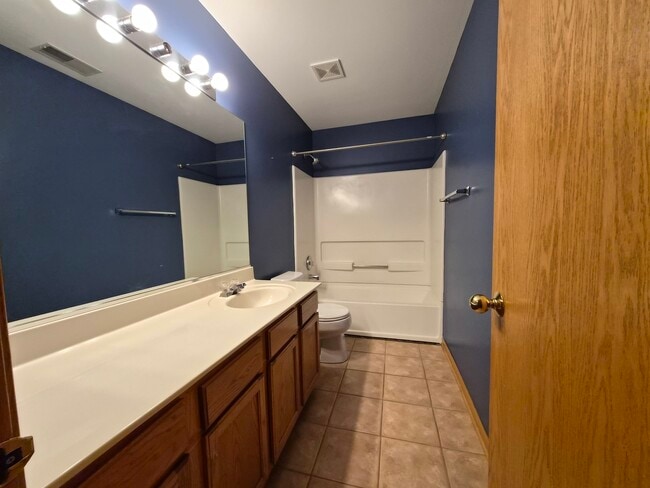 Building Photo - 2609 Carrolwood Rd