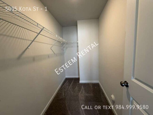 Building Photo - 5005 Kota St