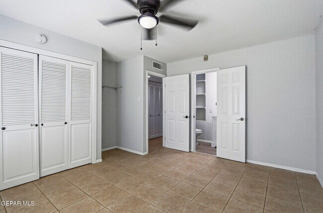 Building Photo - 809 Del Mar Dr