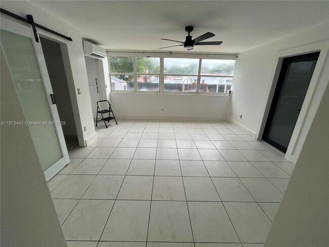 Building Photo - 1240 Peri St