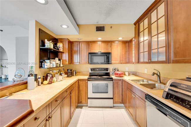 Building Photo - 919 Hillcrest Dr