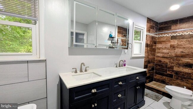 Building Photo - 922 Petinot Pl