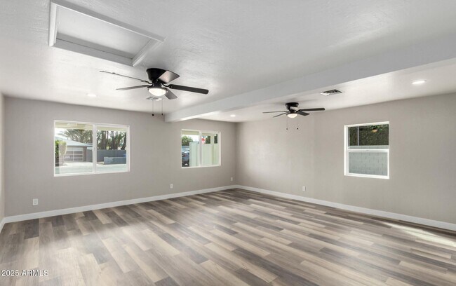 Building Photo - 4402 E Mitchell Dr
