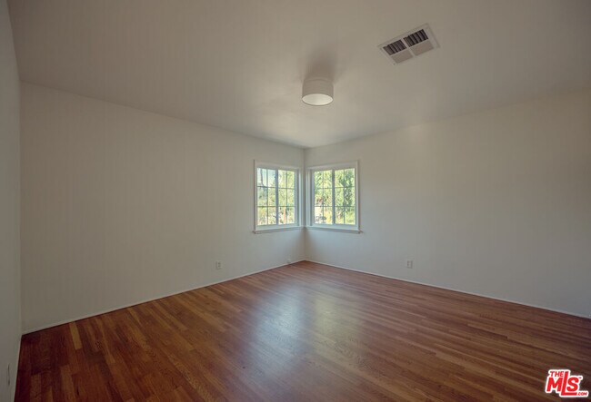Building Photo - 4141 Verdugo View Dr