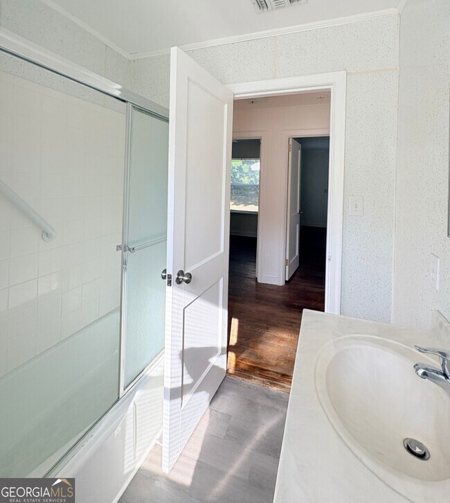 Building Photo - 600 Margaret St