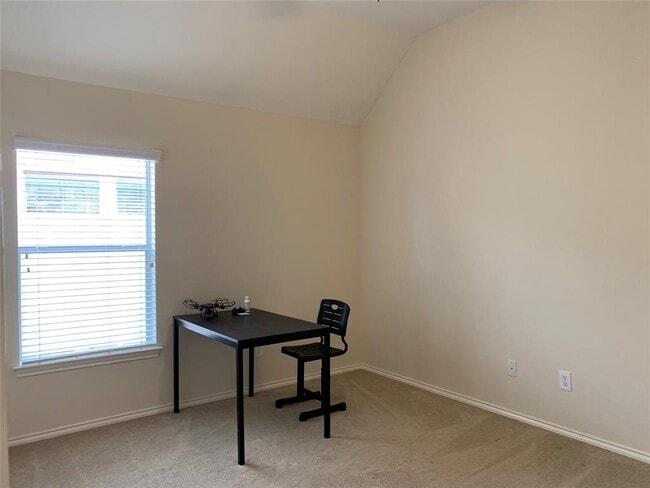 Building Photo - 3023 Aspen Ln