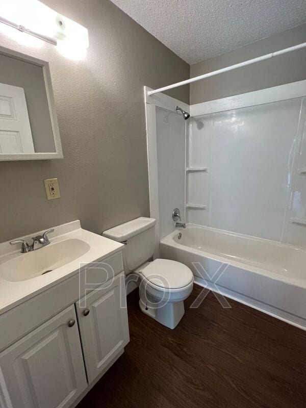 Building Photo - 1116 S Elm St