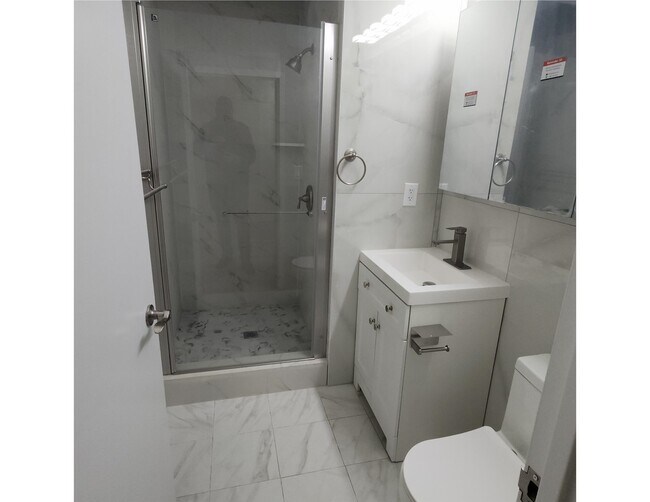 Building Photo - 45 River Dr S