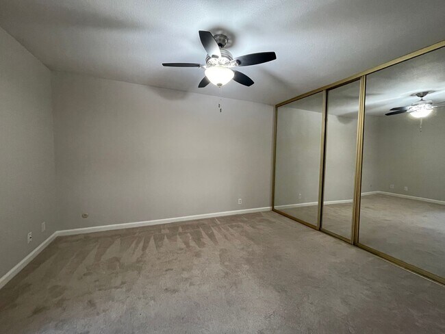 Building Photo - Cozy Condo with a One Bedroom Move in Ready!