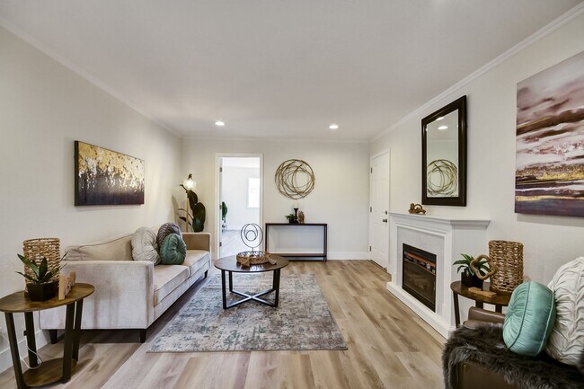 Building Photo - Beautifully Remodeled 3 Bedroom Home Near Stanford & Major Tech Campuses!