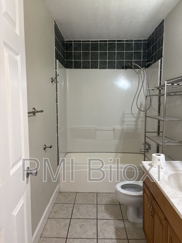 Building Photo - 391 Rodeo Dr