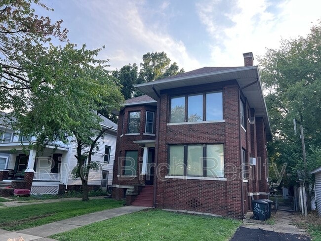 Building Photo - 811 S State St