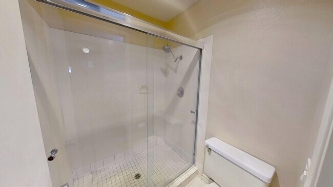 Building Photo - Spacious 2 Bed 2.5 Bath Townhouse in Irvine!