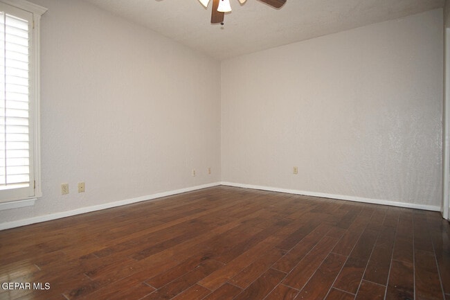 Building Photo - 4433 N Stanton St