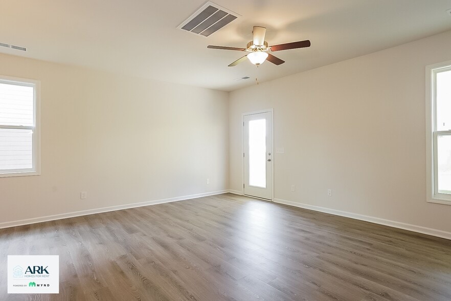 Building Photo - 711 Courtland Dr