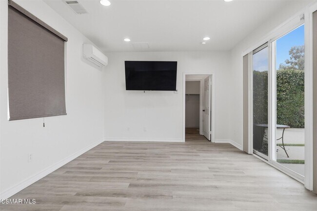 Building Photo - 9651 Sagebrush Ave