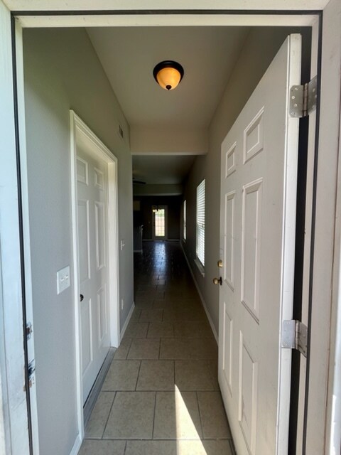 Building Photo - 2103 Azlin Pl