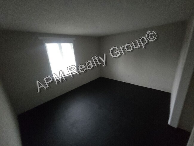 Building Photo - Renovated apartment in Earlwood