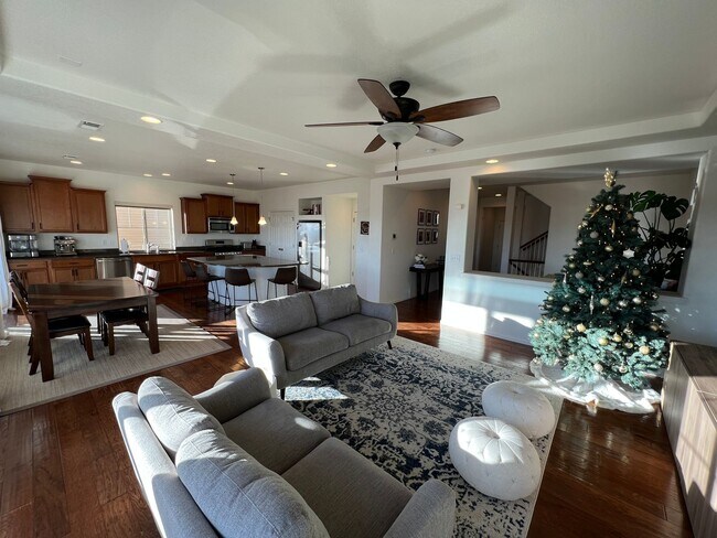 Building Photo - 4 Bed 4 Bath Home in Banning Lewis Ranch