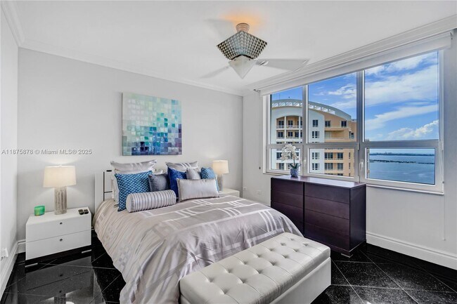 Building Photo - 848 Brickell Key Dr