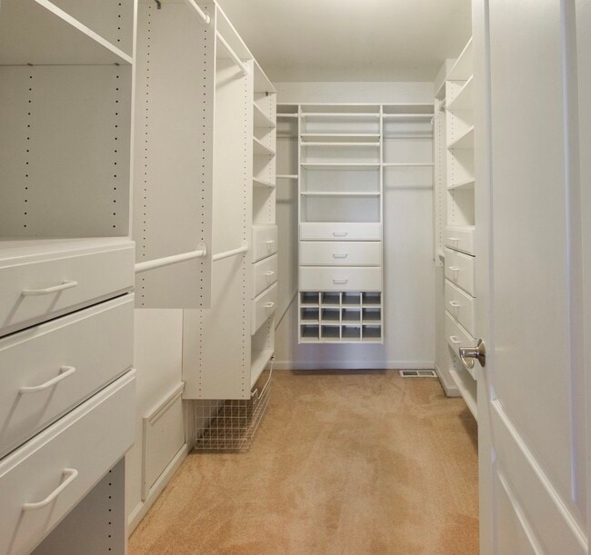 Building Photo - 24813 Ironwood Ct