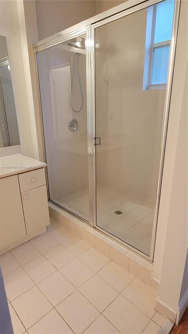 Building Photo - 4976 Leeward Ln