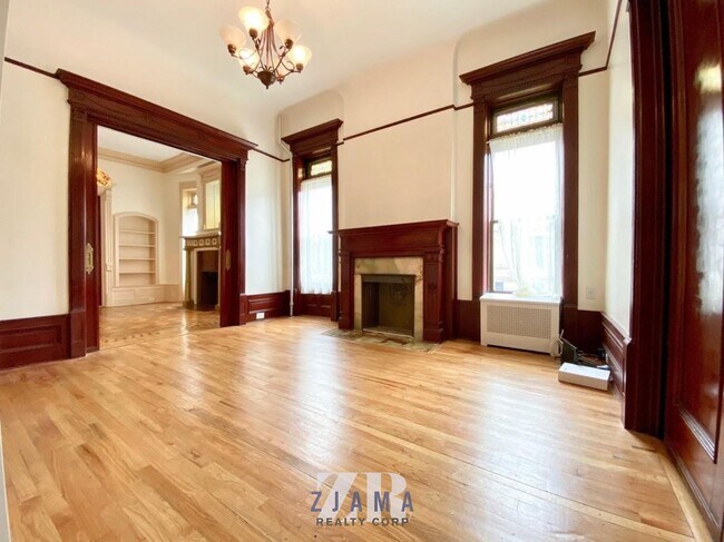 Building Photo - 988 Park Pl