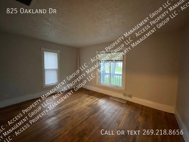 Building Photo - 3 bed home for rent Oakland Drive, Kalamazoo!