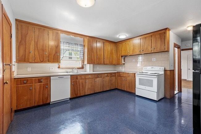 Building Photo - 300 Manet Ave