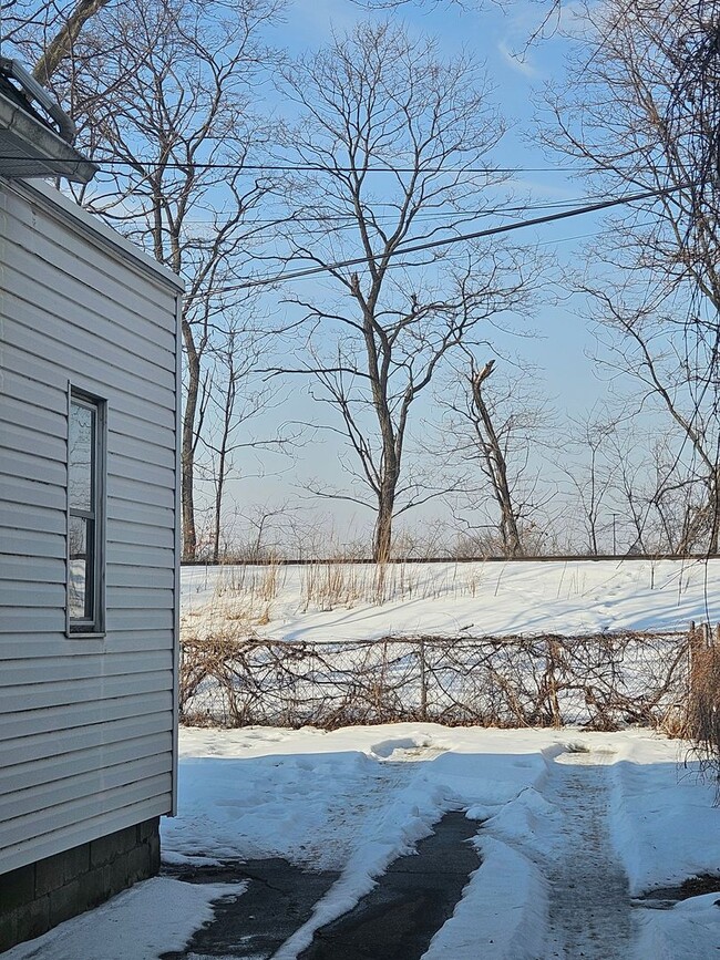 Building Photo - 2424 Broadway St