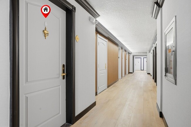 Building Photo - 35th Floor Downtown Denver Condo | 1 Bed | Private Balcony | Mountain Views