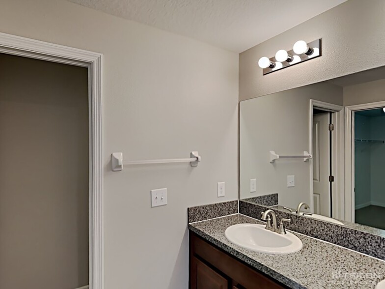 Building Photo - 209 Archcliffe Point Pl