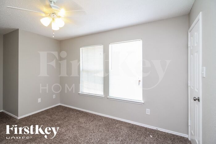 Building Photo - 9001 Prairie Bluff Dr