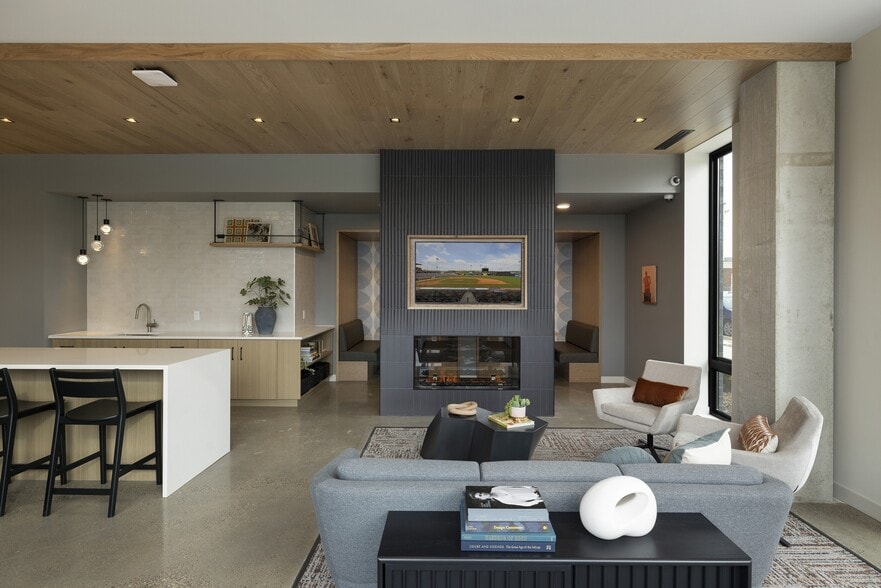 Building Photo - Balsam on Broadway