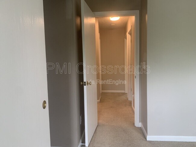 Building Photo - 8620 Olenbrook Dr