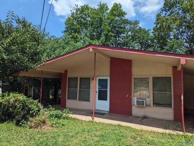 Primary Photo - 2106 Griffith Dr NW