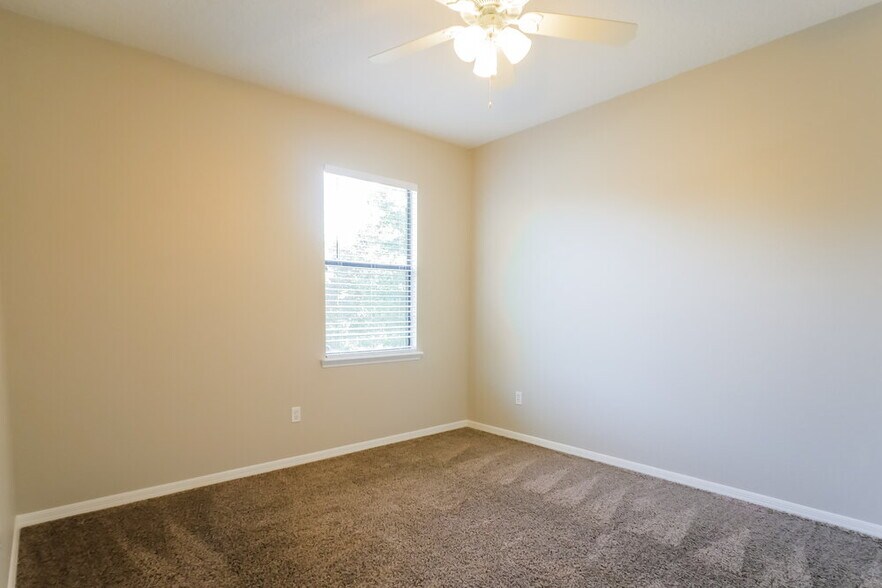 Building Photo - 1074 Garrison Dr