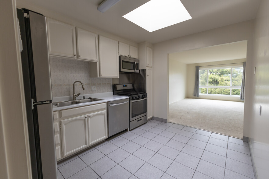 Primary Photo - 533 8th Ave