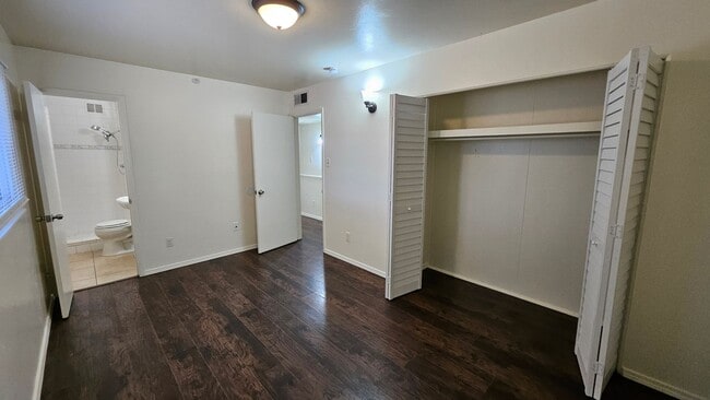 Building Photo - 3 Bed 2 Bath