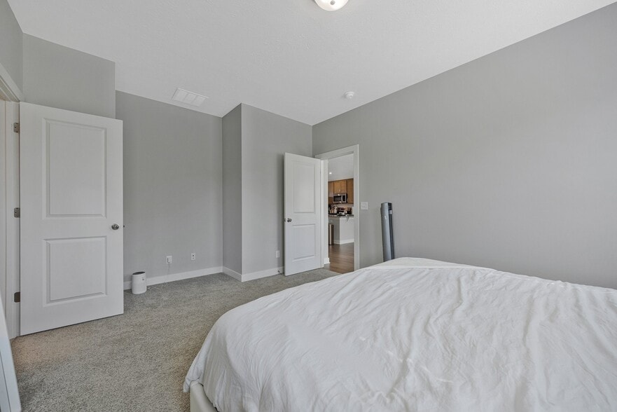 Building Photo - 2647 Hauschild Dr