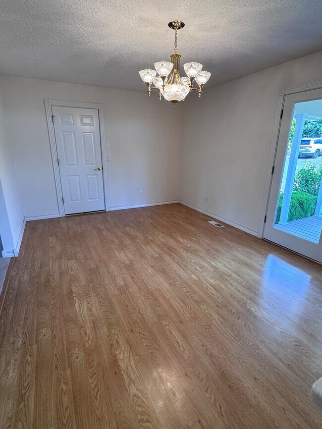Building Photo - Gorgeous Home on 23 Acres Includes 22x32 S...