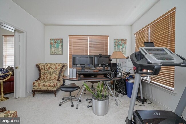 Building Photo - 142 White Cedar Dr